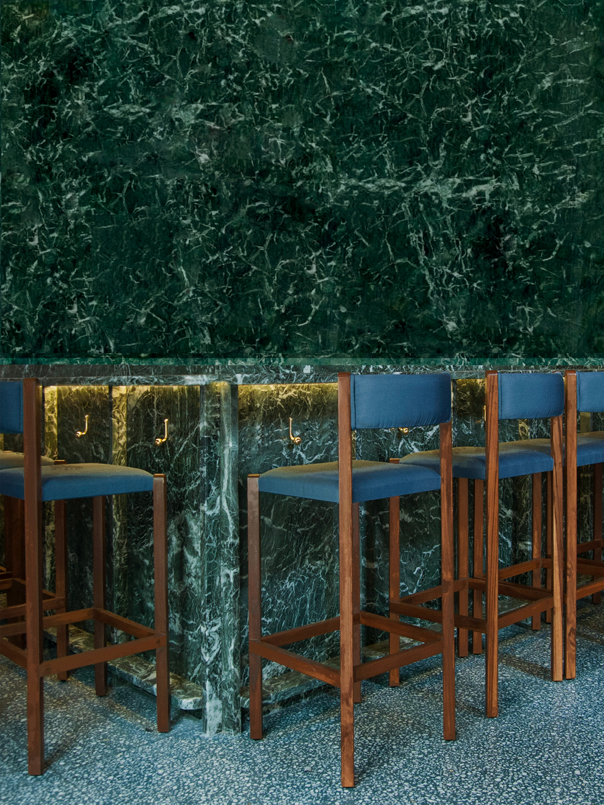 https://www.sitepractice.com/wp-content/uploads/2019/11/p2-06-site-practice-americano-restaurant-khala-goda-chef-alex-sanchez-mumbai-green-marble-bar-anne-geenen.jpg